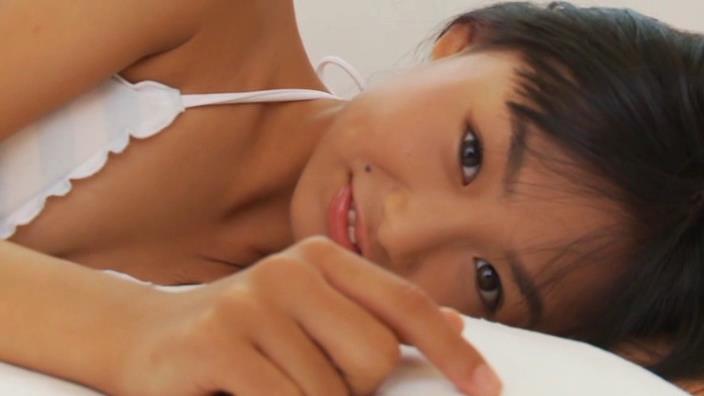 胸が少しあるとわかる西野花恋