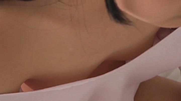 植田さくらの胸チラ拡大