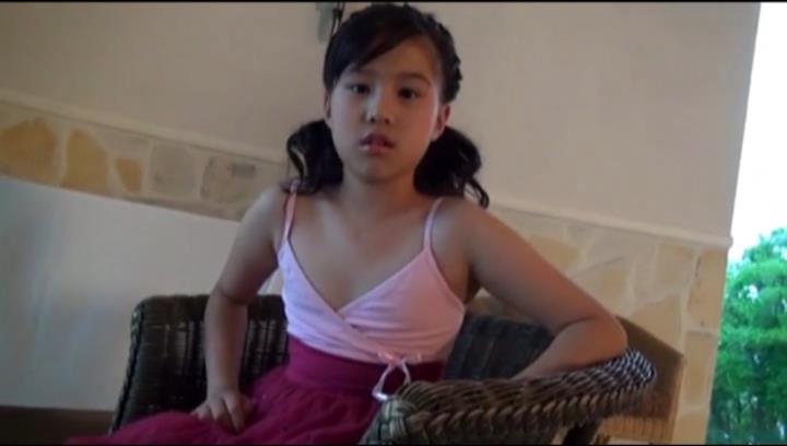 ドレス風な衣装の青山ここな